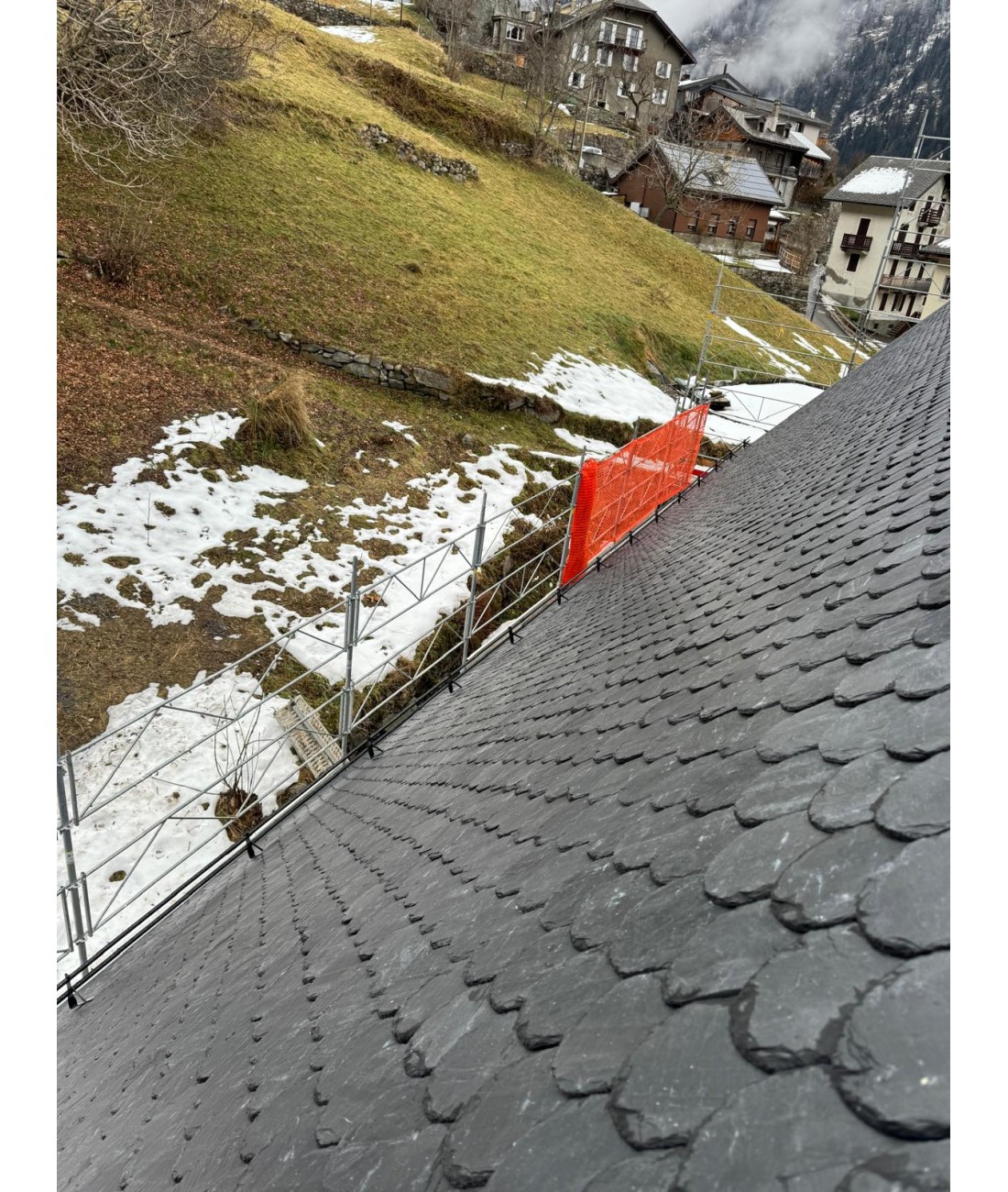 Telha Alpina de Ardósia Natural Rundschuppen Stone Casa Telha de ardósia Rundschuppen escama alpina 25x50 Stone Casa